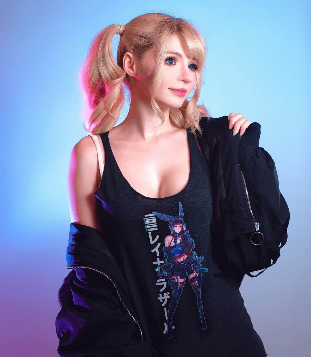 ソフィーさんのインスタグラム写真 - (ソフィーInstagram)「Wearing black in honor of @laynalazar !! So happy to be repping her new merch!! 🥰 - #twitch #twitchmerch #japanmodel #modelling」1月6日 21時32分 - peachmilky_