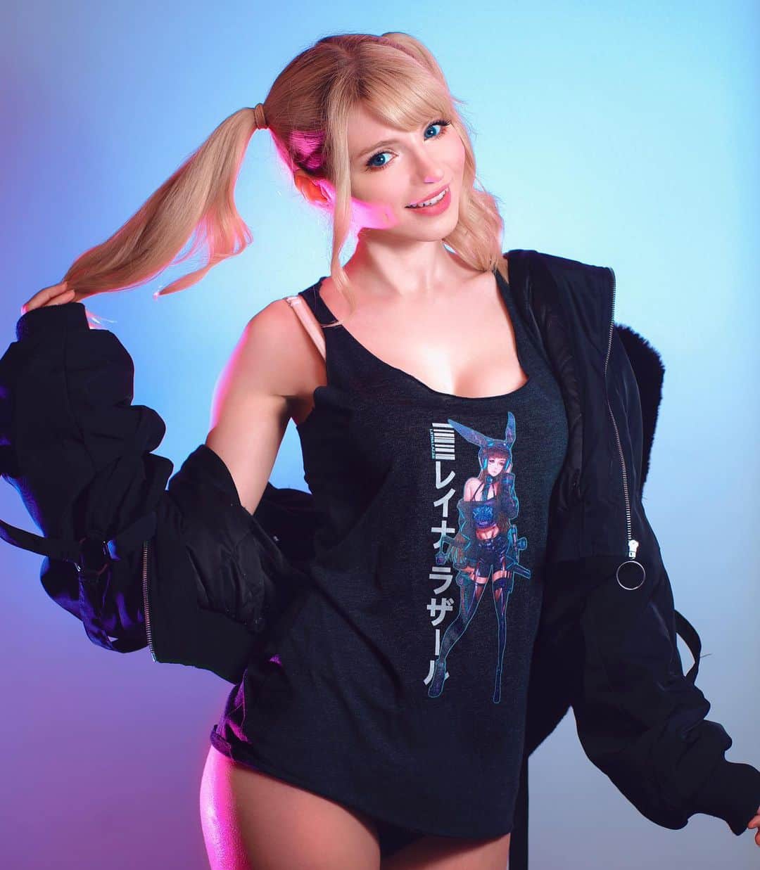 ソフィーさんのインスタグラム写真 - (ソフィーInstagram)「Wearing black in honor of @laynalazar !! So happy to be repping her new merch!! 🥰 - #twitch #twitchmerch #japanmodel #modelling」1月6日 21時32分 - peachmilky_