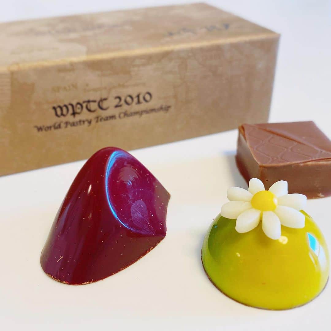 のインスタグラム：「すてき❤️製菓の国際コンクール「World Pastry Team Championship」2010年、日本代表 のキャプテンとして参加した、クラブハリエの山本隆夫シェフによる優勝作品です。『ル・ミュー』・1月25日から販売開始🥰🥰 #chocolate #chocolatelover #ilovechocolate #クラブハリエ　#チョコレート大好き#チョコレート好き＃チョコレート＃ショコラ」