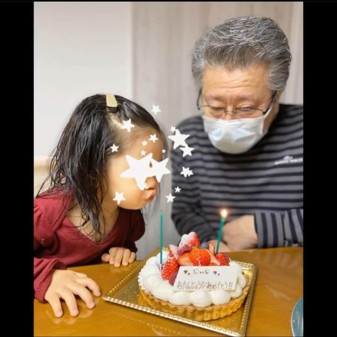 中川真依さんのインスタグラム写真 - (中川真依Instagram)「. じぃじ🧓🏻Happy  Birthday🎉✨ 娘が選んだケーキでお祝いしました👏🥳✨ じぃじのお仕事が終わるのを今か今かと待っていた娘😆 じぃじ Happy Birthday ✨と言って自分でろうそくを消して大満足の様子でした😂🎂✨ 上のイチゴをほとんど食べられ最後には可哀想なケーキになっていたけど、じぃじが喜んでいたのでまぁいいか🤪 #じいじのお誕生日 #じいじと孫 #happybirthday #65歳 #まだまだ元気」1月6日 21時40分 - maimai.47