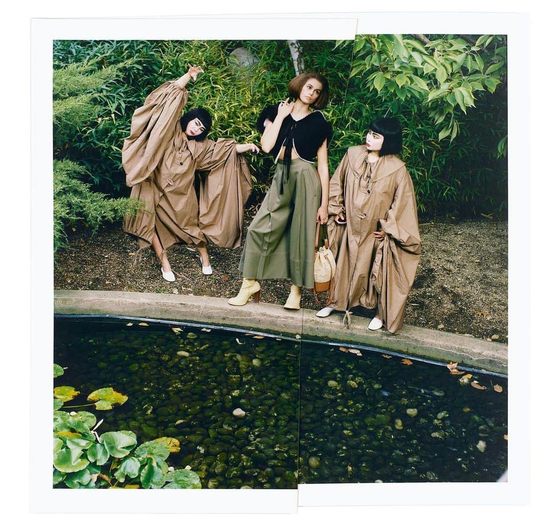Loeweさんのインスタグラム写真 - (LoeweInstagram)「The new #LOEWESS20 womenswear publication sees Fumiko Imano photograph herself and Kaia Gerber in the grounds of Isamu Noguchi’s Peace Garden.  Through the eyes of Fumiko Imano, the eccentric Japanese artist who cuts and pastes medium-format film to magic herself up an imaginary twin, Noguchi’s garden doubles up as a Kabuki theatre stage. But the idea isn’t as far-fetched as it might first appear—with its day-long programs and elaborate costumes, kabuki is intended as an escape from the everyday world too.  Fumiko and her twin are transformed into aragoto villains, while Kaia, with a hairstyle reminiscent of the era Noguchi’s garden was built, plays the naïf.  Featuring @KaiaGerber Photography @FumikoImano Creative direction @Jonathan.Anderson and @MMparisdotcom Styling @BenjaminBruno_  Make-up @PatMcGrathReal Hair Simone Mason Production @HolmesProduction Casting @AshleyBrokaw  #LOEWE」1月6日 21時48分 - loewe