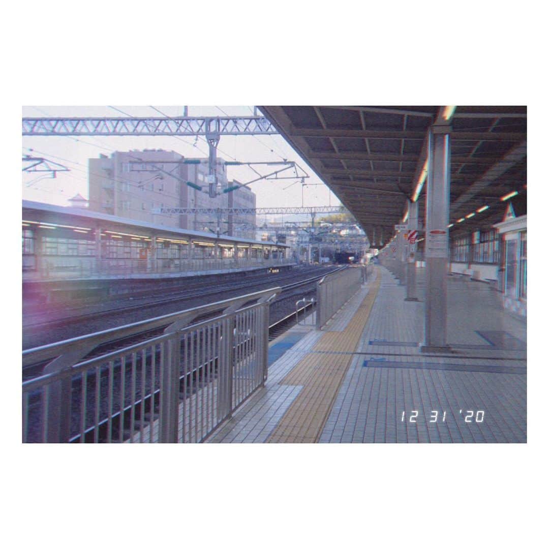谷藤海咲さんのインスタグラム写真 - (谷藤海咲Instagram)「都会から離れたい 田んぼ道をあるきたい」1月6日 21時50分 - tanifuji_misaki