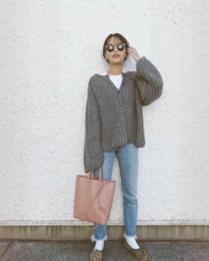 近藤千尋のインスタグラム：「今日はお昼に3人でデート👶👨👩 30歳のお誕生日プレゼントにもらった @celine  のお鞄😍大人っぽいピンクが お気に入りです💖 みなさま、お仕事に学校に育児に お疲れ様です👍🙋‍♀️‼️ 正月モード終わりですね🥺💦✨ 明日も素敵な一日に…🌙」