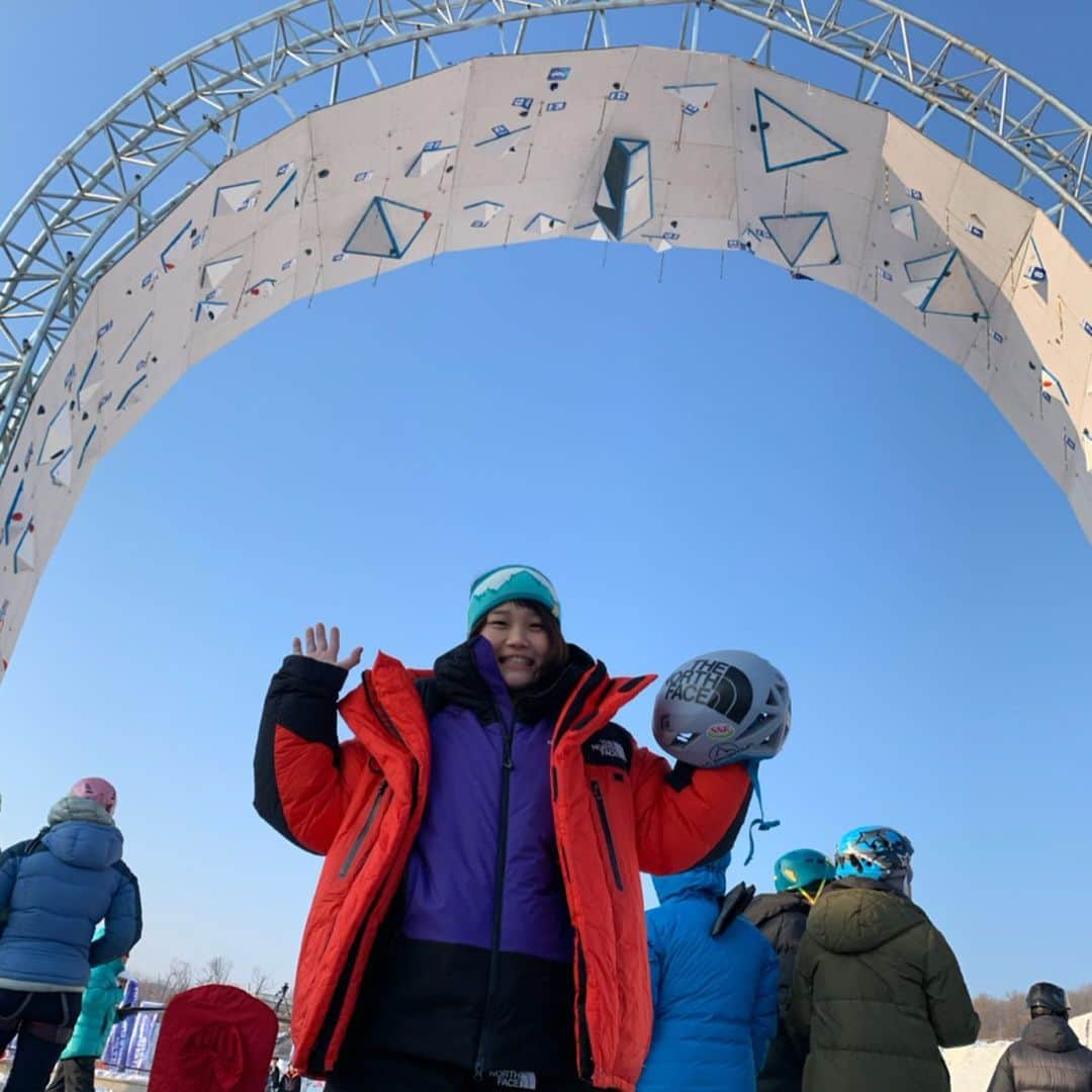 小武芽生さんのインスタグラム写真 - (小武芽生Instagram)「初のIce Climbing World Cupは14位で終了！  予選は2ルートのフラッシュで、ドライで大事なホールドのかかる向きがわかっていたから両方完登の（片方はタイムオーバーだったけど...)7位通過。 準決勝はポカ落ちで14位...難しい！  次はパンプできるまで登りたい😂 ......中国の長春は−10度は当たり前の地域で、寒さの中に登るのは強くなれたかな😅ノースの暖かいウェアに感謝🙏  @thenorthfacejp @lasportivajp @sskfoods1978 #japanboulderingproject  #クライミング#uiaaiceclimbing #uiaa #iceclimbing #mixclimbing #climbing  #旭鉄工株式会社 #iSmartTechnologies」1月6日 22時20分 - mei_kotake