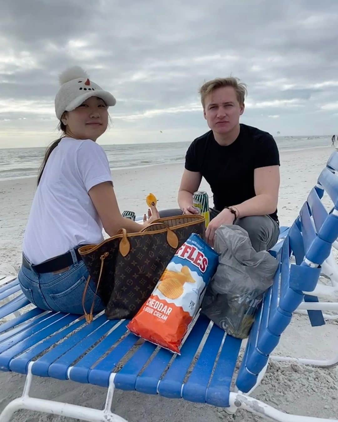 長洲未来さんのインスタグラム写真 - (長洲未来Instagram)「I don’t have anything to offer to social other than this photo of me eating chips. #sorrynotsorry」1月6日 22時26分 - mirainagasu