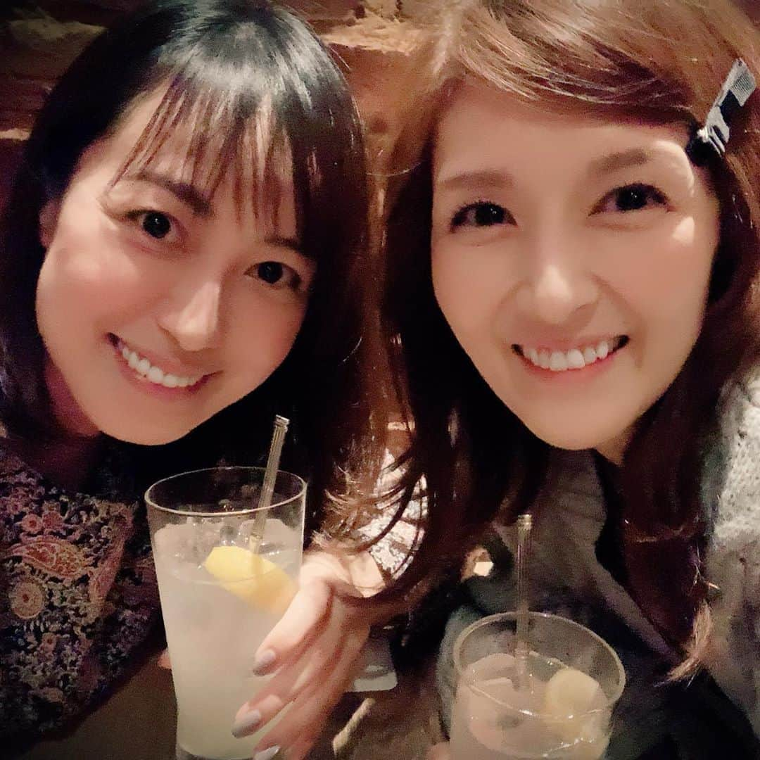 及川奈央さんのインスタグラム写真 - (及川奈央Instagram)「大好きな #吉井怜 ちゃんと久しぶりに逢えたー♡  もう、出逢って15年くらいかなー テレ東ドラマ #ファンタズマ で怜ちゃんが主演、私が監督をさせていただき仲良くなりました。 同い年の怜ちゃんは変わらずとっても可愛らしくて、終始キュンキュンしてしまいました。 アボカド料理と白ワインをいただきながら、懐かしい話から美容の話、近況トークも。 まだまだ話し足りないから、また次回♪ たのしかったー！怜ちゃんありがとう！」1月6日 22時27分 - naooikawa