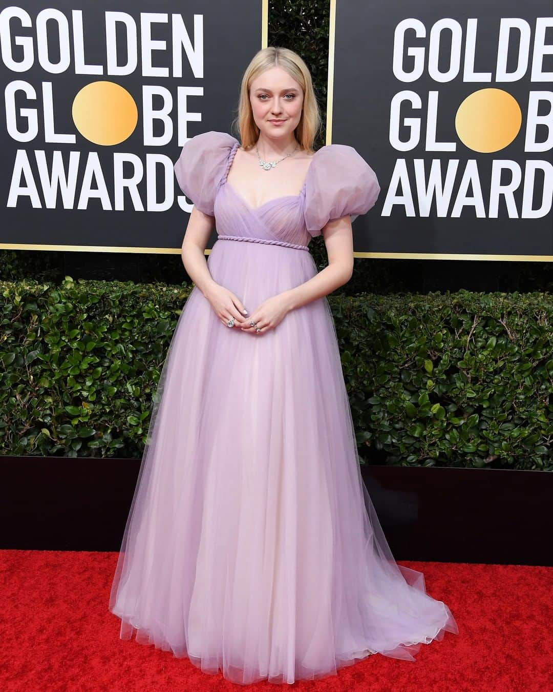 クリスチャンディオールさんのインスタグラム写真 - (クリスチャンディオールInstagram)「Actress @DakotaFanning was a picture of elegance at the 77th annual @GoldenGlobes, dressed in a #DiorCouture gown by @MariaGraziaChiuri paired with a ‘Rose Dior’ necklace and #DiorJoaillerie rings by @VictoiredeCastellane.⁠ #StarsinDior⁠」1月6日 22時30分 - dior