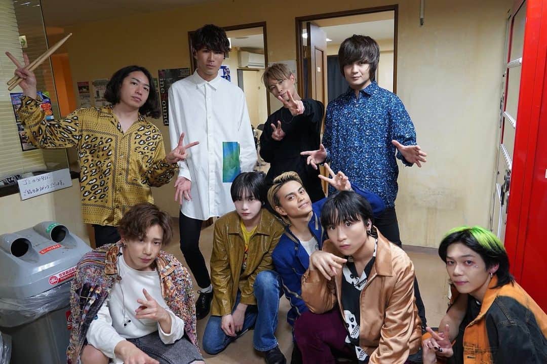 のインスタグラム：「昨夜は福岡新年一発目のライブ。 FlowBackのみんなに呼んでもらってツアーに参加してきました。 みんなありがとう！  FlowBackにもREIJIくんがいて、ダブルレイジな珍しい日。 あっちのREIJIくんはダンスキレキレで素敵だったよ！  #Bentham #FlowBack #さなり #福岡beatstation #REIJI #ダブルレイジ #レイジが揃うのってなかなかないよね」