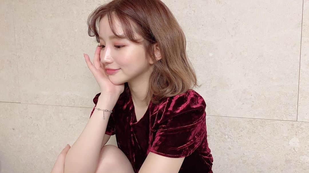 南りほのインスタグラム：「🙂🌹」