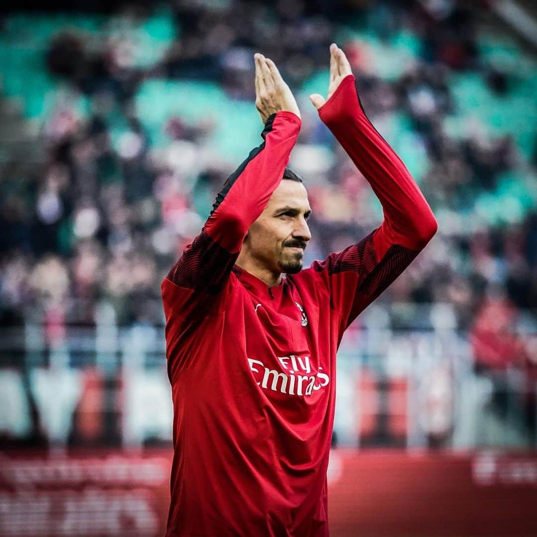 ACミランさんのインスタグラム写真 - (ACミランInstagram)「Welcome back to San Siro 🦁🔴⚫️ @iamzlatanibrahimovic  #IZBACK #SempreMilan」1月6日 22時50分 - acmilan