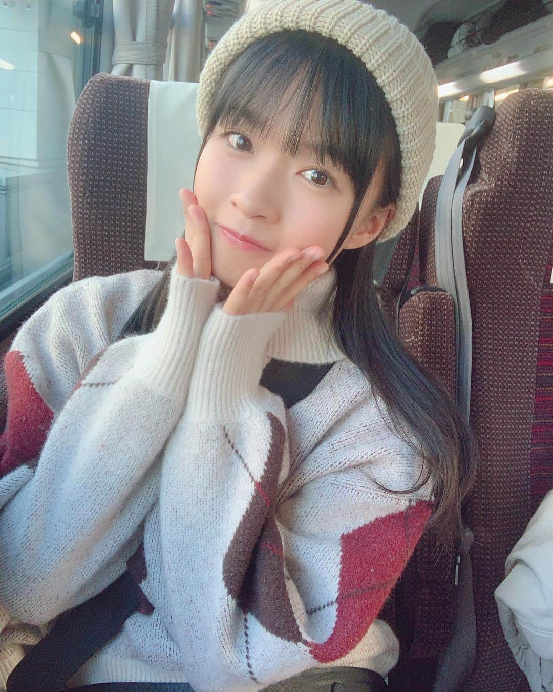 百川晴香さんのインスタグラム写真 - (百川晴香Instagram)「おばあちゃんや親戚のみんなに会いに１人で長野に来てます🚌💕みーんな集まってくれて最高な１日になりました！明日の夕方まで長野でゆっくりします☺️☺️☺️ #お正月 #親戚 #1人旅 #長野 #おばあちゃん #大好き #ニット帽 #伊那 #伊那市 #落ち着く #japan #japanesegirl」1月6日 22時58分 - momokawaharuka