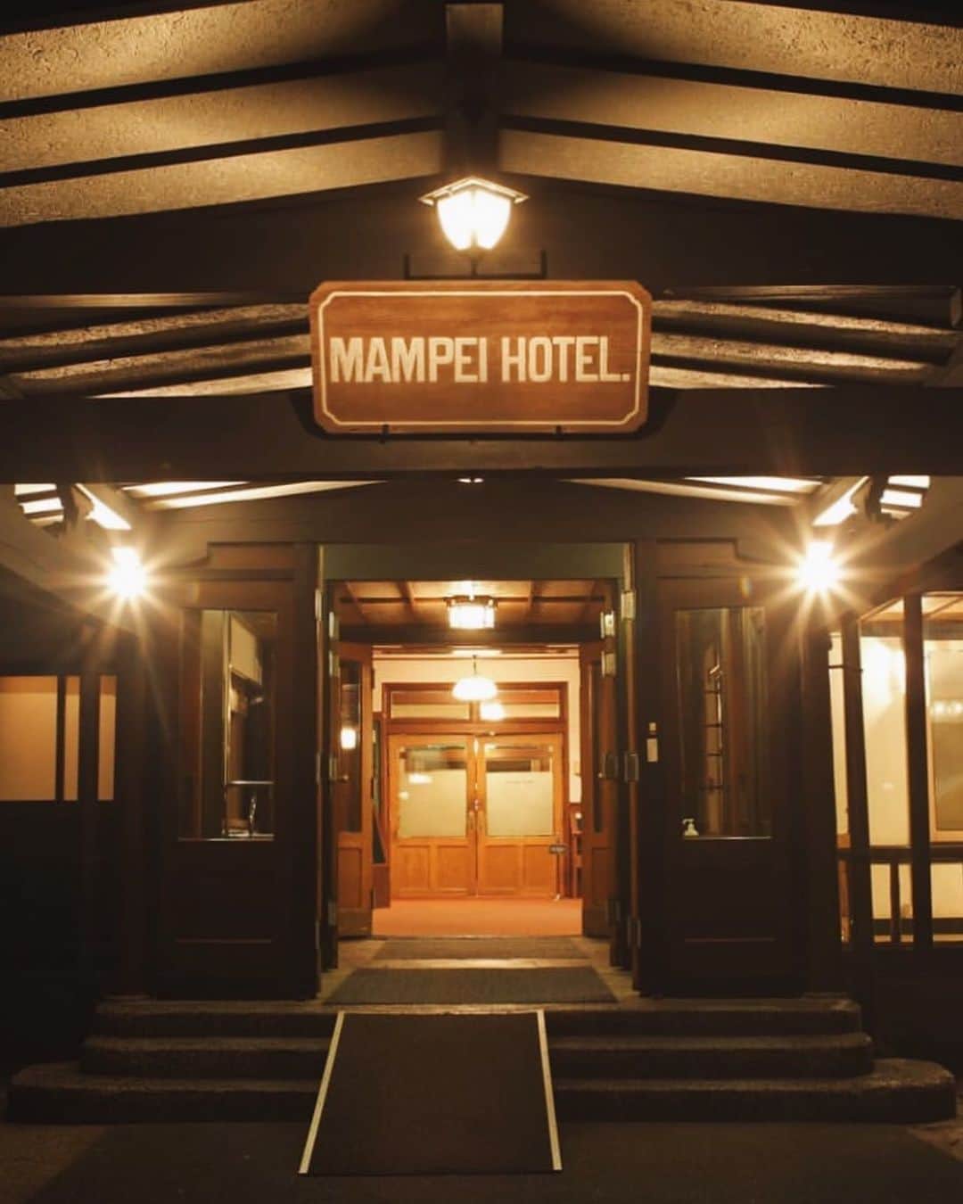 陣内勇人さんのインスタグラム写真 - (陣内勇人Instagram)「MANPEI HOTEL」1月6日 23時18分 - hayato.jinnouchi