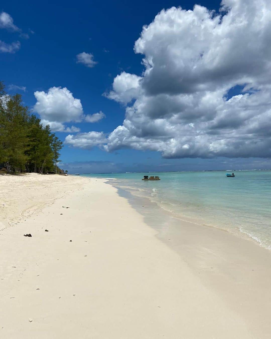モード・ウェルゼンのインスタグラム：「Perfect place to begin the new year💙」