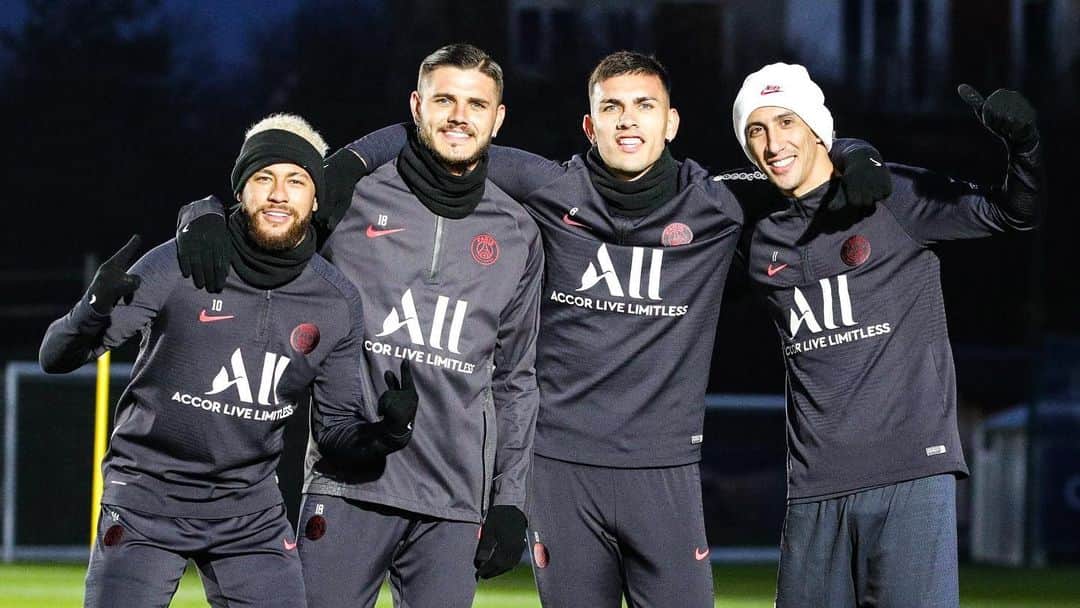 レアンドロ・ダニエル・パレデスのインスタグラム：「Primer entrenamiento del 2020 ❤️💙👏🏽 @psg」