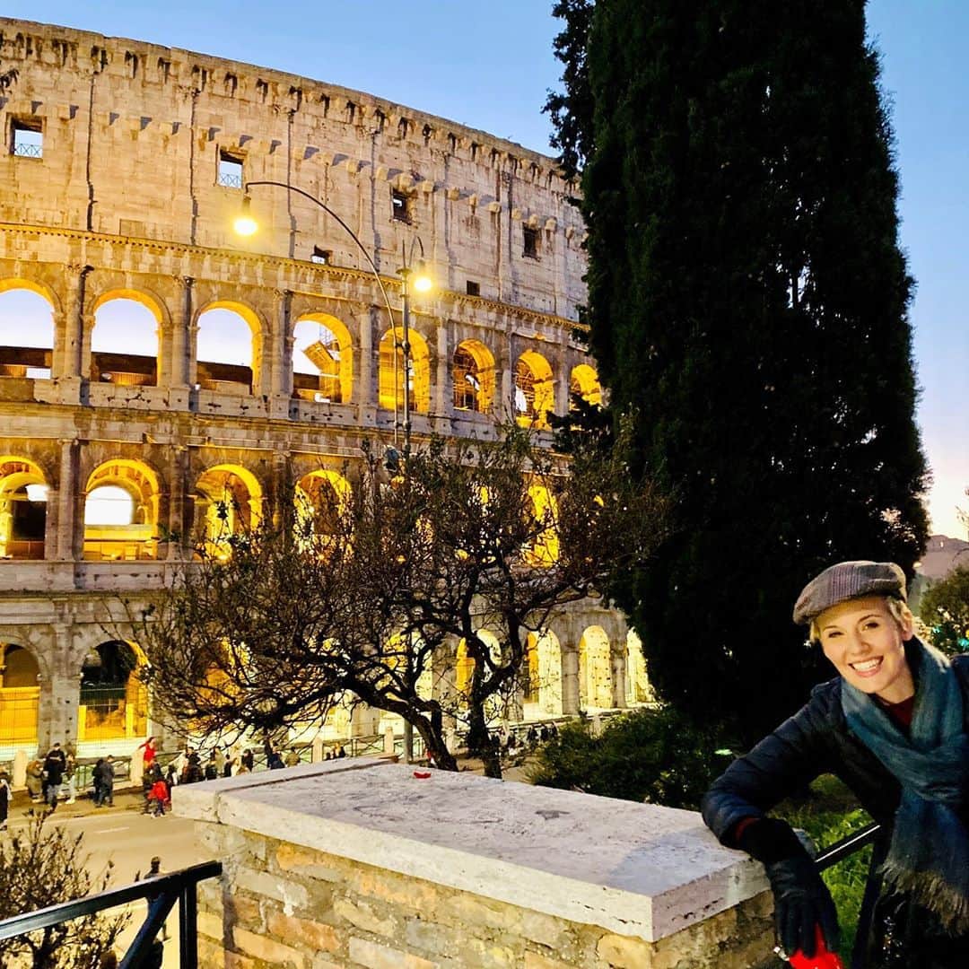 マギー・グレイスのインスタグラム：「Ciao Roma / Hello 2020! 🚲🏛」