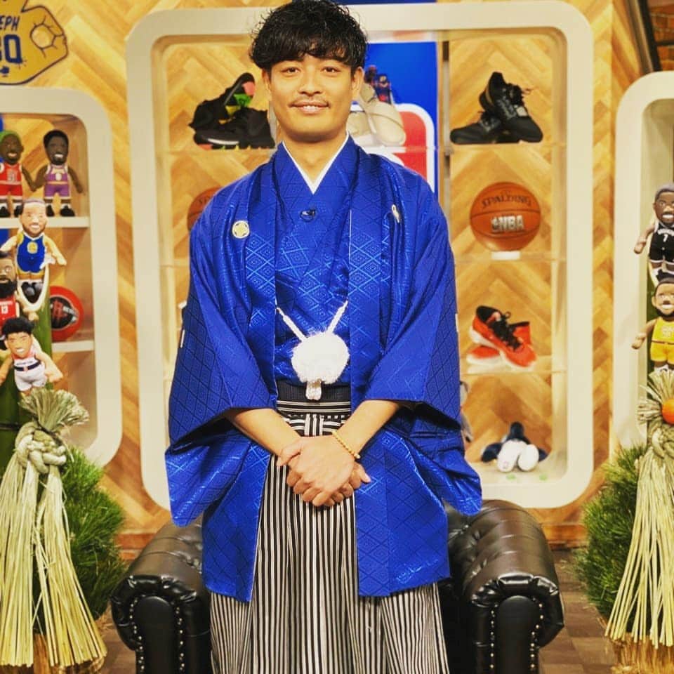 中村昌也のインスタグラム：「すみません、遅れましたが、 明けましておめでとうございます！  NBARakutenのデイリー9で正月らしい格好させて頂きました🐤  皆様、今年も宜しくお願い致します☺️」