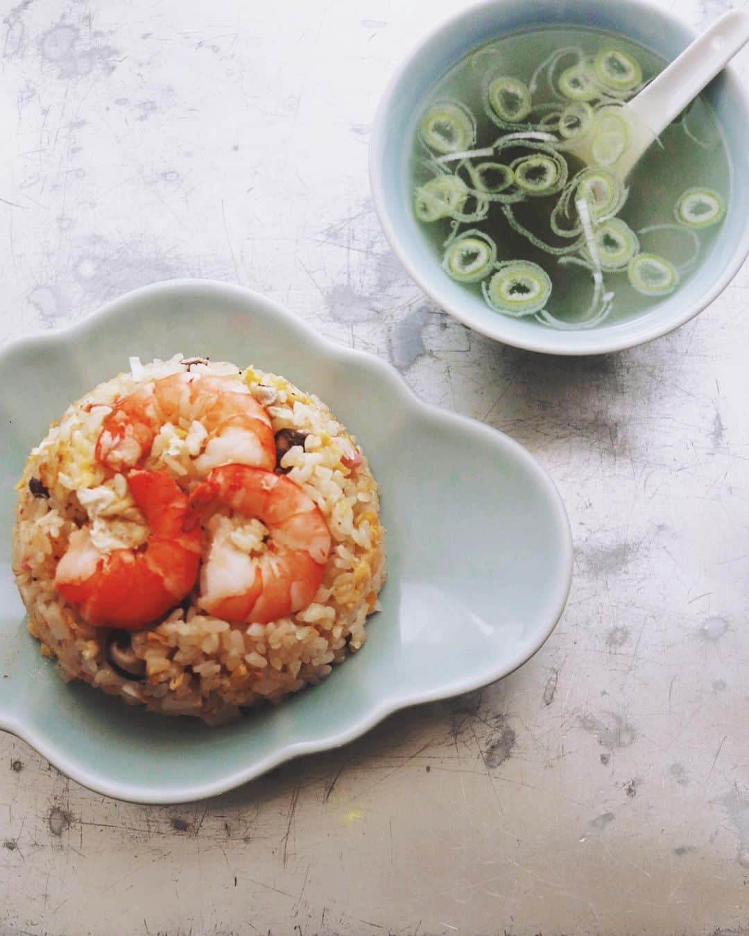 樋口正樹さんのインスタグラム写真 - (樋口正樹Instagram)「fried rice 🍤 . チャーハンが食べたく、 チャーハンが食べたく、 エビチャーハンに決定、 ＆わかめスープ付きで。 . . #エビチャーハン#チャーハン #炒飯 #わかめスープ #friedrice」1月2日 18時57分 - higuccini