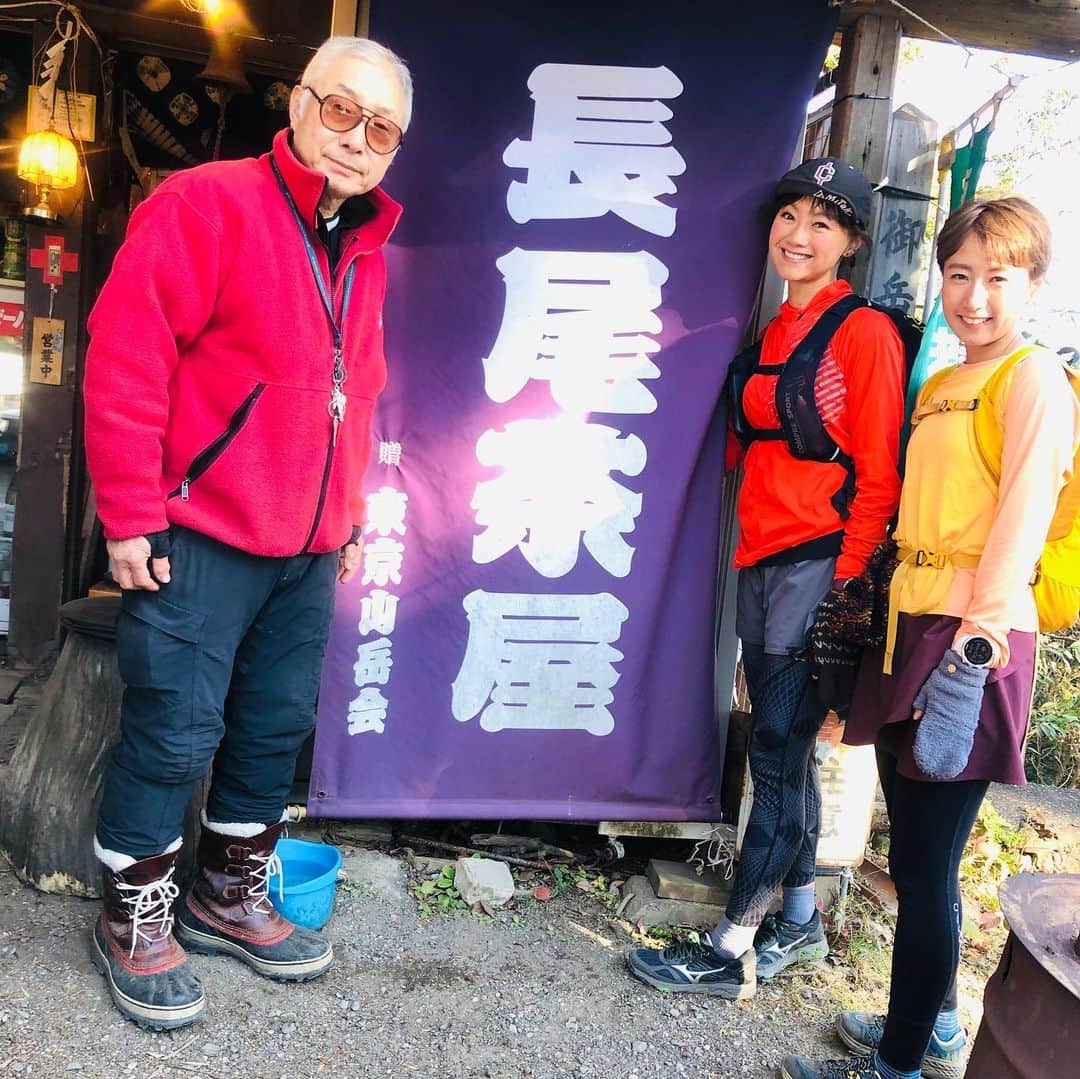 福島和可菜さんのインスタグラム写真 - (福島和可菜Instagram)「改めまして、今日の御岳山では、 富士山も見れたし、会いたい皆様にも会えたし、 美味し過ぎる御岳グルメもたっぷりといただきました✨⛰✨ ちなみに…  長尾茶屋さんでは 天空のソムリエ川崎さんのコーヒー、  駒鳥山荘さんで お正月料理に、お雑煮、  滝本駅では 御嶽汁に、AQUAVITAさんのピザ、ティラミス  いっぱいいただき、美味しかったし最高過ぎました🤤  いつもありがとうございます🥰 元気とパワーにしかならない‼️‼️‼️ 改めまして今年の私も、さらに🔥（笑）パワフルにいきますので、よろしくお願い致します😁  #感謝 #MAX #御岳山 #運気 #up #健康 #大使 #みたけ #home #山 #MOUNTAIN #love #runnig #trail #trailrunning #最高 #走る #山日和 #ラン日和 #人生 #enjoy #出会いに #感謝 #グルメ #🤤 #⛰ #🏃‍♂️ #☀️ #🥰」1月2日 19時15分 - fukushimawakana