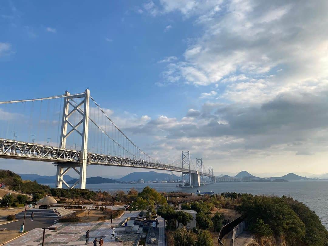 七輝かおるさんのインスタグラム写真 - (七輝かおるInstagram)「#瀬戸大橋 #夕陽 めっちゃ綺麗🌅」1月2日 19時21分 - miyu____28