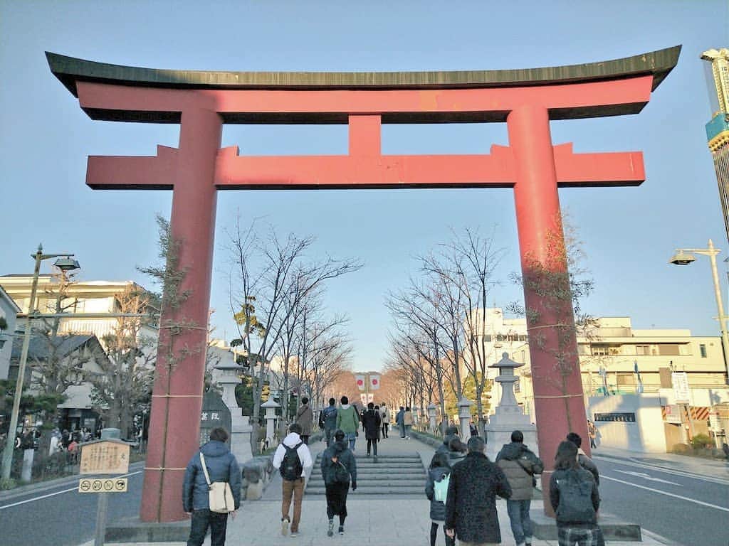 おいもカフェ金糸雀のインスタグラム：「. 明けましておめでとうございます。 ご挨拶が遅れてしまいましたが、本日1月2日(木)、新年最初の営業を迎えました！ 2020年が皆様にとって素晴らしい年になりますよう、心よりお祈り申し上げます。 本年もおいもカフェ金糸雀をどうぞ宜しくお願い致します！ . #おいもカフェ金糸雀 #おいもカフェ #鎌倉 #カフェ #鎌倉カフェ #段葛 #若宮大路 #鳥居 #鶴岡八幡宮 #正月 #あけましておめでとうございます #kamakura #happynewyear . 《おいもカフェ金糸雀》 営業時間：10:00-18:00(L.O.17:30) 定休日：水曜日 248-0006 神奈川県鎌倉市小町2-10-10 小町TIビル1F TEL：0467-22-4908」