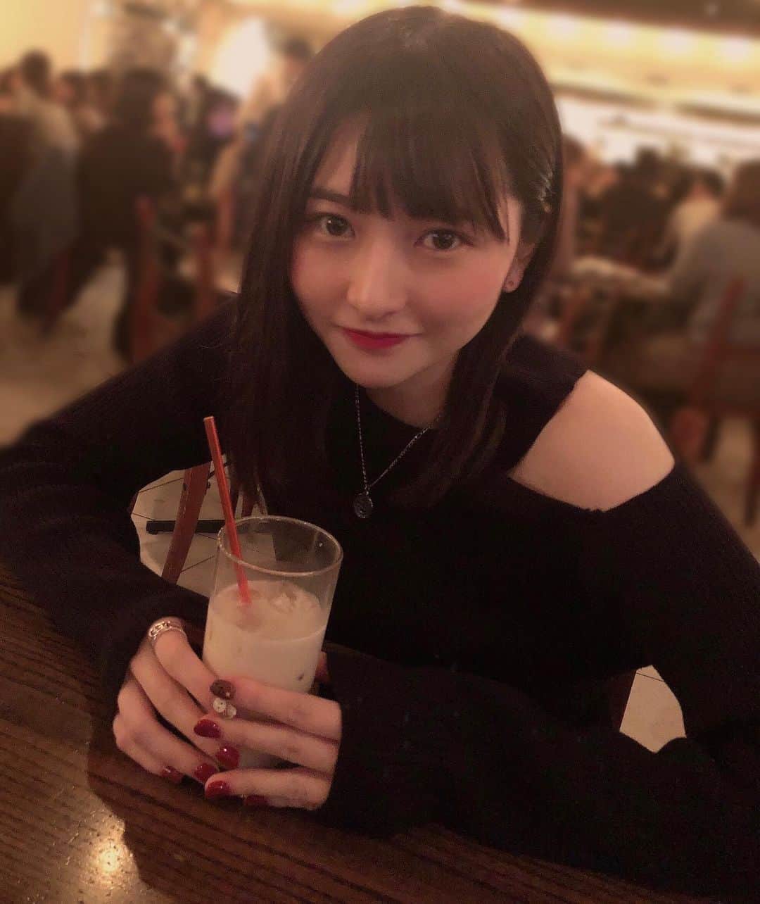 尾形春水さんのインスタグラム写真 - (尾形春水Instagram)「☺︎︎﻿ 牛乳苦手やけどカルーアミルク好きやし、﻿ 痩せたいけど食べたいって毎日思うし！！﻿ 物事は全部全部イコールで繋げられなくて難しい！！！！から楽しい！！！﻿ #カフェ #渋谷カフェ #ダイエット #は #明日から」1月2日 19時27分 - harunaogatajp