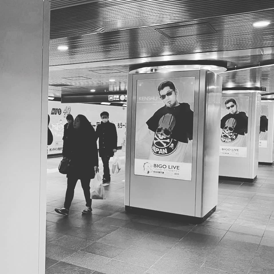 KENSHUのインスタグラム：「KENSHU Shibuya 田園都市線Jack中　1/5まで　写真送ってくれた守護神に感謝」