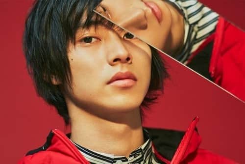 のインスタグラム：「Kento Yamazaki NYLON Japan October 2019 @kentooyamazaki ❤ . . . #山﨑賢人 #YamazakiKento #japanese #japanesemodel #jpn #japaneseboy #asianboy  #맞팔 #셀스타그램 #셀카 #얼스타그램 #데일리 #선팔 #인스타그램  #l4l #f4f  #like4like  #おしゃれ #オシャレ #いいね返し #フォロー #韓国人 #韓国 #セルカ #自撮り #ファッ」