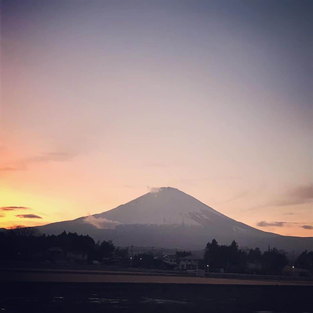 鈴木大地のインスタグラム：「あけましておめてとうございます！ 2020年、新しいスタートです！ 色々なことがあると思いますが、 自分らしく頑張っていきたいと思います👍  皆様にとって 最高の一年になりますように😄✨」