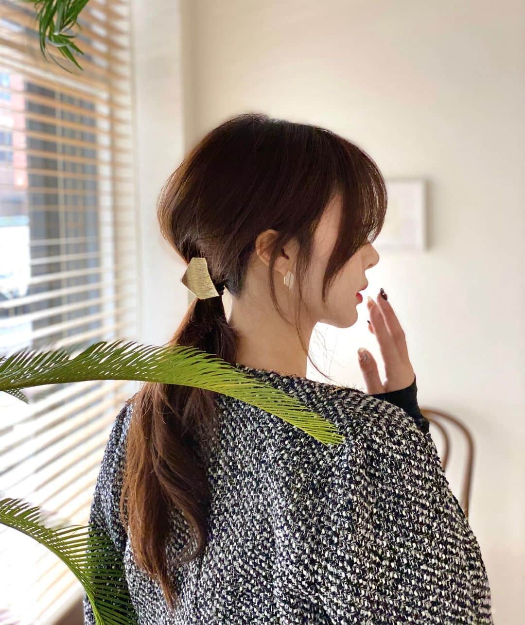 チョ・ミニョンさんのインスタグラム写真 - (チョ・ミニョンInstagram)「2020년 첫 촬영 스타트였는데, 모든게 너무 좋았던 촬영 새해 시작이 너무 좋아요 ٩(ˊᗜˋ*)وෆ 몽글몽글 예쁜감성의 헤어핀 사진들_ღෆ  #민기삼촌제법감성돋네요 🥴 - 저녁먹고 왔지만, 집에서 또 만두를 저는 만두 간장 장 만들때 고추가루랑 통후추 같이 갈아 넣어요 후추가 없으면 조금 밋밋한 그런기분😮? - -」1月2日 20時44分 - xxjominxx