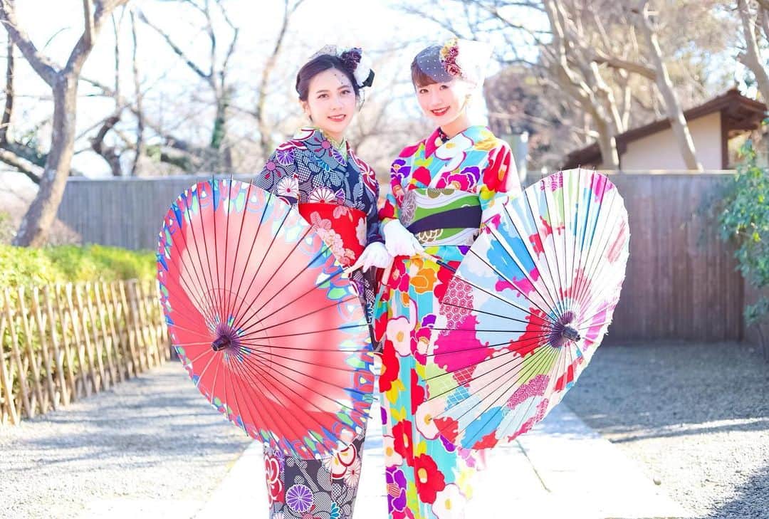 Kanaさんのインスタグラム写真 - (KanaInstagram)「ㅤ ㅤ さきかな👘⛩ ㅤ ㅤ ふたりが付けてるこの お揃いのヘッドドレス さきが作ってくれたんだよ〜🥺💖 懐かしい🥺💓 ㅤㅤㅤㅤ 本当に可愛くてお気に入りで 今でも部屋に飾ってある！💐ㅤㅤㅤㅤㅤ ㅤㅤ また一緒に付けたいな〜☺️💭💘 ㅤㅤㅤㅤㅤㅤㅤㅤㅤㅤㅤㅤㅤ ㅤㅤㅤㅤㅤㅤㅤㅤㅤㅤㅤㅤㅤ ㅤㅤㅤㅤㅤㅤㅤㅤㅤㅤㅤㅤㅤ ㅤㅤㅤㅤㅤㅤㅤㅤㅤㅤㅤㅤㅤ ㅤㅤㅤㅤㅤㅤㅤㅤㅤㅤㅤㅤㅤ #saki__kana ㅤㅤㅤㅤㅤㅤㅤㅤㅤㅤㅤㅤㅤ ㅤㅤㅤㅤㅤㅤㅤㅤㅤㅤㅤㅤㅤ #佐助稲荷神社 #鶴岡八幡宮 #鎌倉 #お正月 #初詣 #レトロ着物 #着物 #和装 #番傘 #ヘッドドレス #着物コーディネート #鎌倉着物レンタル #着物レンタル #kamakura #kimono #wargo」1月2日 20時49分 - kalnnas2