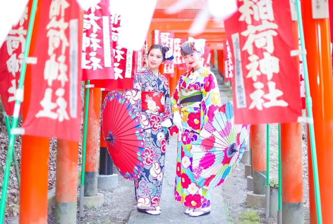 Kanaさんのインスタグラム写真 - (KanaInstagram)「ㅤ ㅤ さきかな👘⛩ ㅤ ㅤ ふたりが付けてるこの お揃いのヘッドドレス さきが作ってくれたんだよ〜🥺💖 懐かしい🥺💓 ㅤㅤㅤㅤ 本当に可愛くてお気に入りで 今でも部屋に飾ってある！💐ㅤㅤㅤㅤㅤ ㅤㅤ また一緒に付けたいな〜☺️💭💘 ㅤㅤㅤㅤㅤㅤㅤㅤㅤㅤㅤㅤㅤ ㅤㅤㅤㅤㅤㅤㅤㅤㅤㅤㅤㅤㅤ ㅤㅤㅤㅤㅤㅤㅤㅤㅤㅤㅤㅤㅤ ㅤㅤㅤㅤㅤㅤㅤㅤㅤㅤㅤㅤㅤ ㅤㅤㅤㅤㅤㅤㅤㅤㅤㅤㅤㅤㅤ #saki__kana ㅤㅤㅤㅤㅤㅤㅤㅤㅤㅤㅤㅤㅤ ㅤㅤㅤㅤㅤㅤㅤㅤㅤㅤㅤㅤㅤ #佐助稲荷神社 #鶴岡八幡宮 #鎌倉 #お正月 #初詣 #レトロ着物 #着物 #和装 #番傘 #ヘッドドレス #着物コーディネート #鎌倉着物レンタル #着物レンタル #kamakura #kimono #wargo」1月2日 20時49分 - kalnnas2