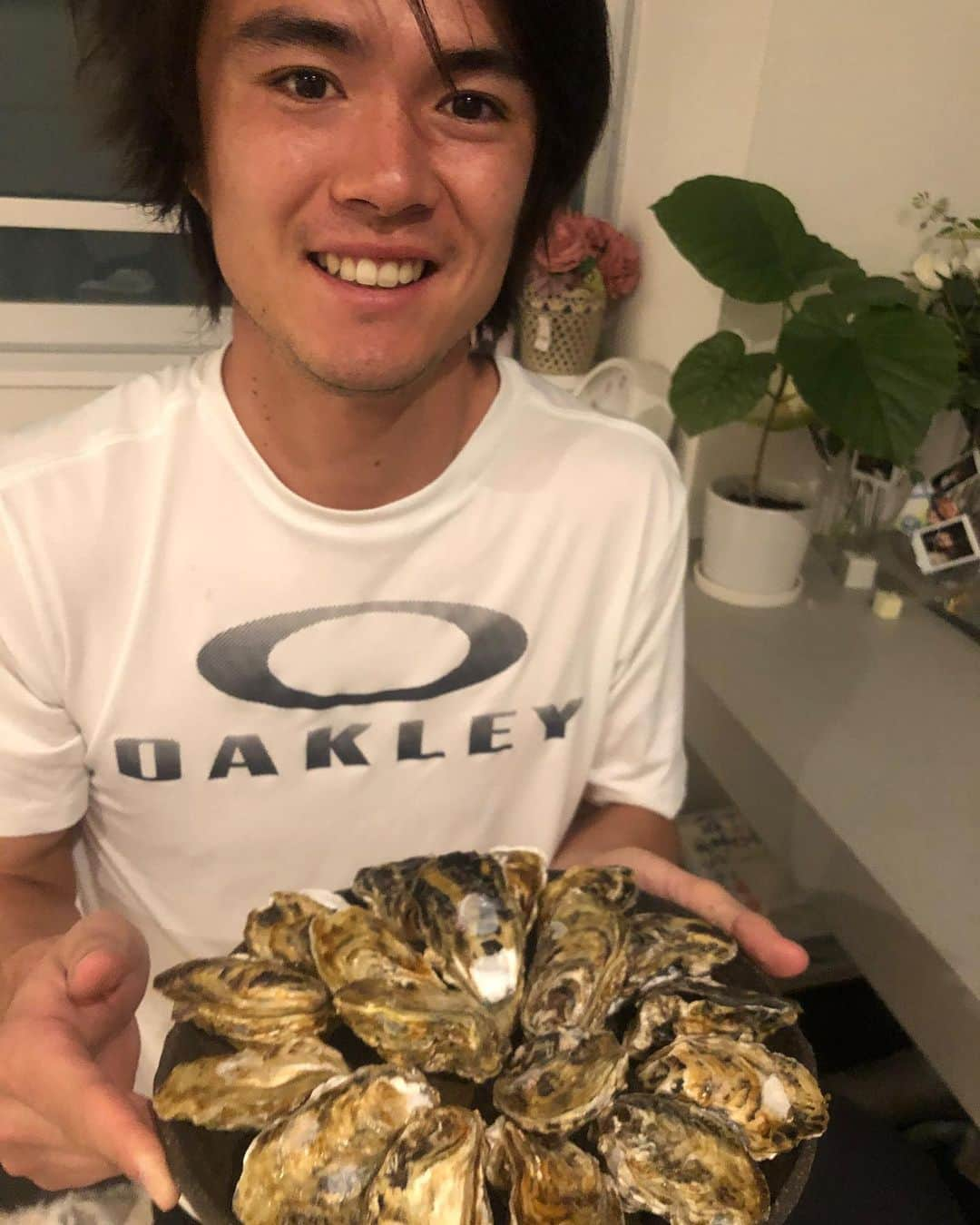 ダニエル太郎さんのインスタグラム写真 - (ダニエル太郎Instagram)「Ate em’all. Bring on 2020 💪🦪🦪 #oysterpower」1月2日 21時00分 - tarodaniel