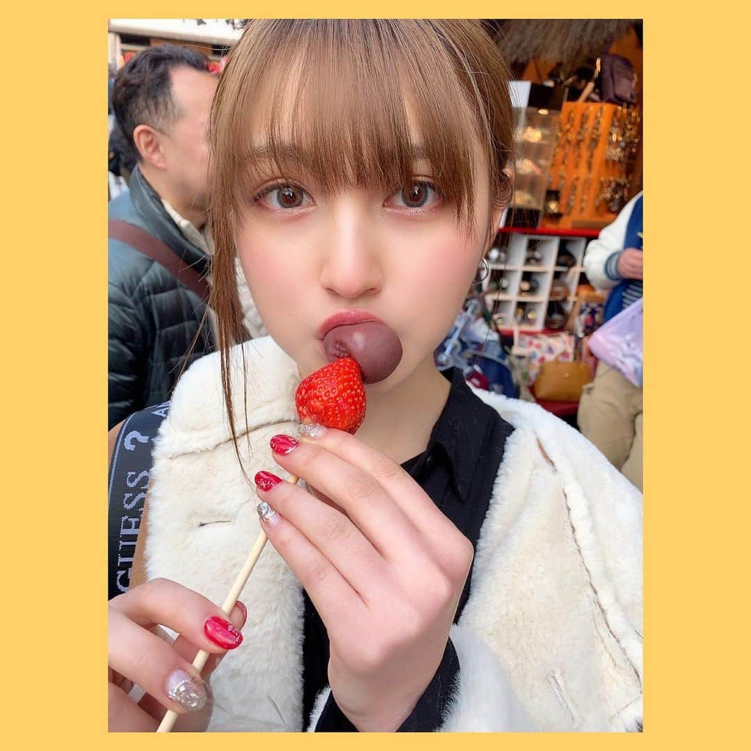 神志那結衣さんのインスタグラム写真 - (神志那結衣Instagram)「食べ歩き🍓🍡 #食べ歩き　#太宰府天満宮　#あまおういちごだんご #あまおう　#いちご　#JAPAN #スイーツ　#sweets #dango」1月2日 21時02分 - jiina27