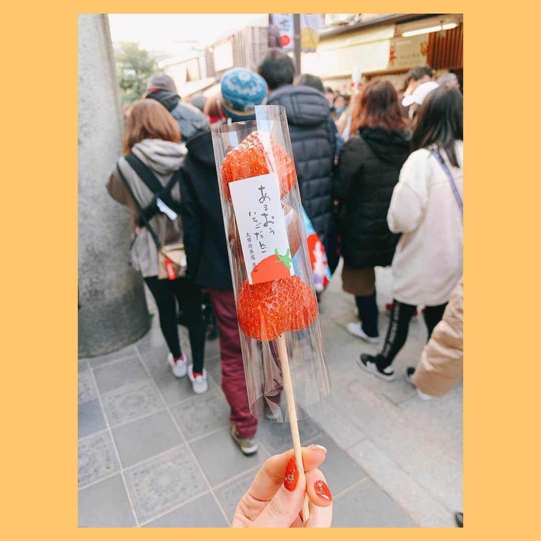 神志那結衣さんのインスタグラム写真 - (神志那結衣Instagram)「食べ歩き🍓🍡 #食べ歩き　#太宰府天満宮　#あまおういちごだんご #あまおう　#いちご　#JAPAN #スイーツ　#sweets #dango」1月2日 21時02分 - jiina27