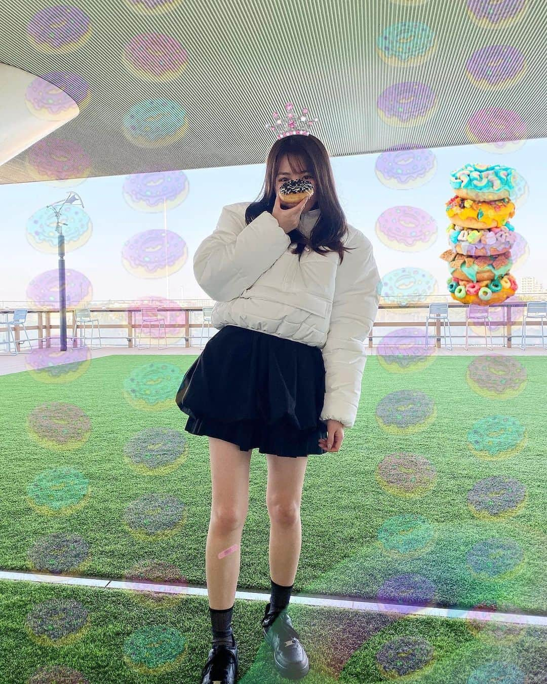 香音さんのインスタグラム写真 - (香音Instagram)「🍩 オレオクッキーandクリームこーで。 . . ドーナツと今日の服がたまたま似てた。  #のんうぇあ#donuts🍩」1月2日 21時08分 - kanon420_official