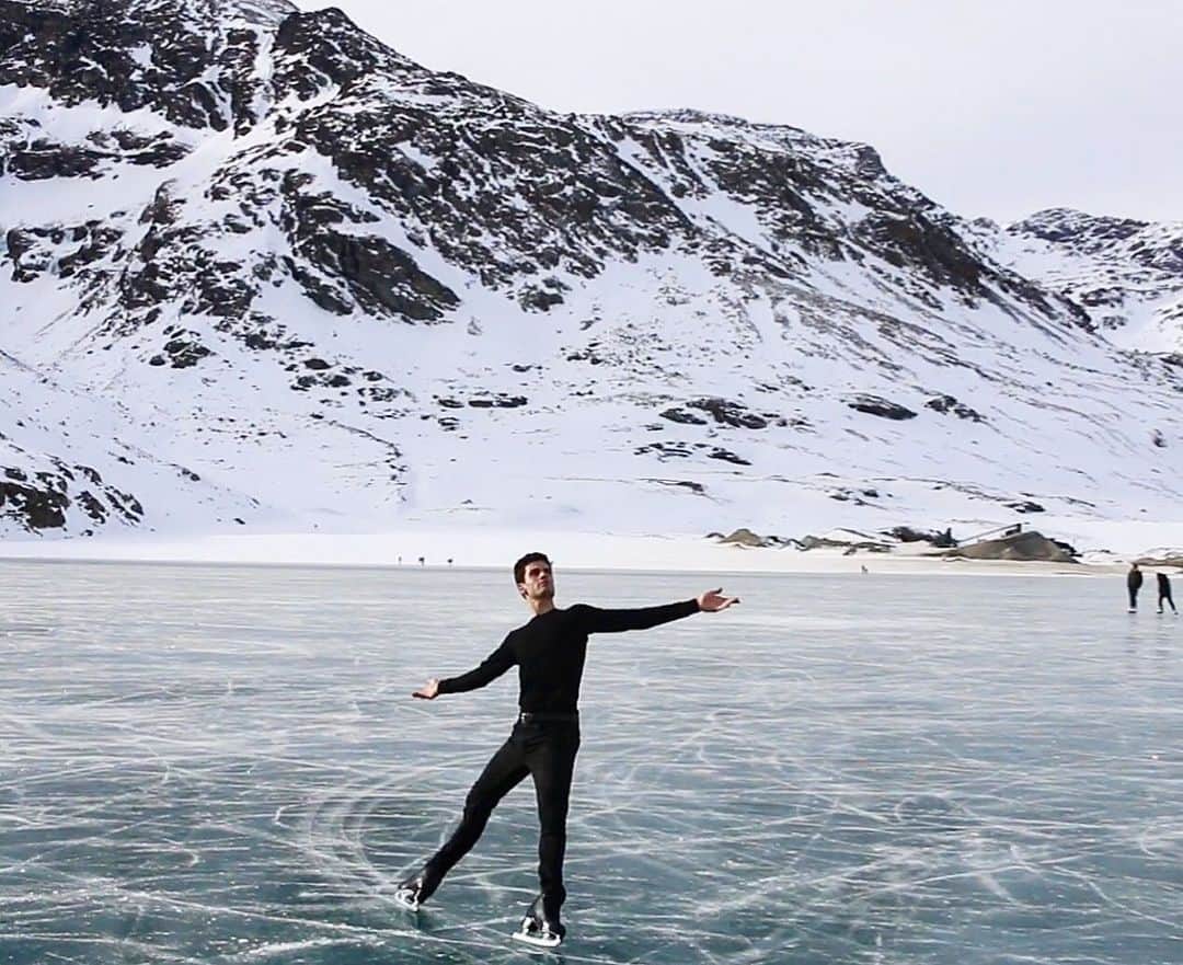 ハビエル・ラジャのインスタグラム：「A experience of a life time, back on a January 2nd, that I bring with me to this new decade ✨⛸」