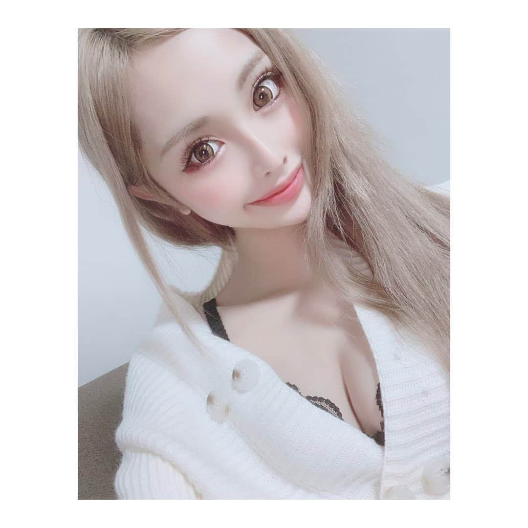 marinさんのインスタグラム写真 - (marinInstagram)「. . @selectshop.ecrea さんのニットワンピ可愛い🤍🤍🤍👼🏻 . . 去年いっぱい洋服頼んでしまった🧚🏻‍♀️🌈💕まだ載せてないのも沢山あるから待っててね🥺💛🍀🎉🎉 . .  ブリブリ系いつ卒業すんの？ って言われた🤦‍♀️ . . いつでもよくない？🤦‍♀️笑 じゃぁどんな服着たらいいの〜😹 カジュアル系は好きじゃない😥ワンピとかニットばかりになっちゃう私😹ブリブリな洋服が大好きなの❤️笑 お花畑でごめんね(⊃=͟͟͞͞🌸=͟͟͞͞🌸＾o＾)⊃=͟͟͞͞🌸=͟͟͞͞🌸=͟͟͞͞🌸=͟͟͞🌸 . .  リズリサだったて去年はまりましたから🤣 いつからか、そっち系に変わっていきました(*ˊૢᵕˋૢ*)ふふ . . 今年は、色んな洋服着てみるかぁ😡🤣🤣🤣でもなかなか最近可愛いと思えないからなぁ🤭 . . @selectshop.ecrea さんは、私の可愛いなって思う服ばかりでおすすめだょ😍🌸 . . #selectshop #白ニット#可愛い#love」1月2日 21時48分 - maririn__78