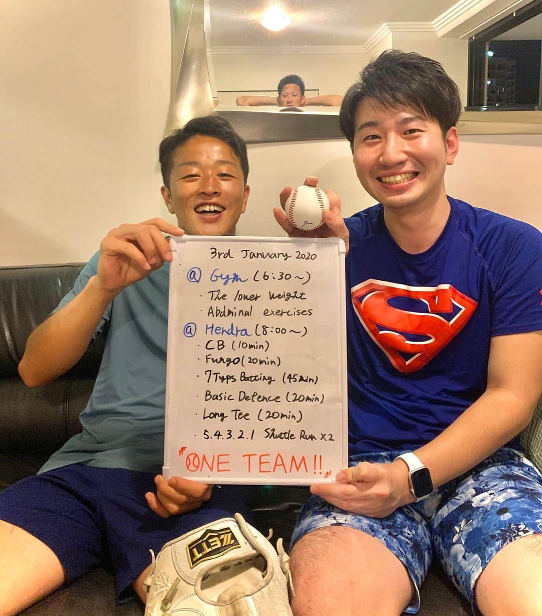 福田太郎さんのインスタグラム写真 - (福田太郎Instagram)「オーストラリア到着🇦🇺 今年も杉谷選手の自主トレを取材します🐨  さてさて今夜は、皆さんお待ちかね #リアル野球BAN 全国のテレビ朝日系列で、皆さん楽しんでください🔥 ⠀ 【あすのメニュー】 🏋️‍♂️朝イチ６時半からウエイトトレーニング ⠀（身体に負荷をかけた状態にして…） ⚾️グラウンドでノック、バッティングなど技術練習 🏃‍♂️締めのシャトルラン  #北海道日本ハムファイターズ #杉谷拳士 選手 #北海道はでっかいどう #帝京魂 #謹賀新年  #オーストラリア #ブリスベン #自主トレ #スギノール  #野生化計画 season2 #lovefighters #2020 #daidotakaishi #本気で挑戦 #superteacher  #HTB #アナウンサー #福田太郎 #サークルチェンジ  #テレビ朝日 #リアル野球盤」1月2日 21時57分 - htb_tarofukuda