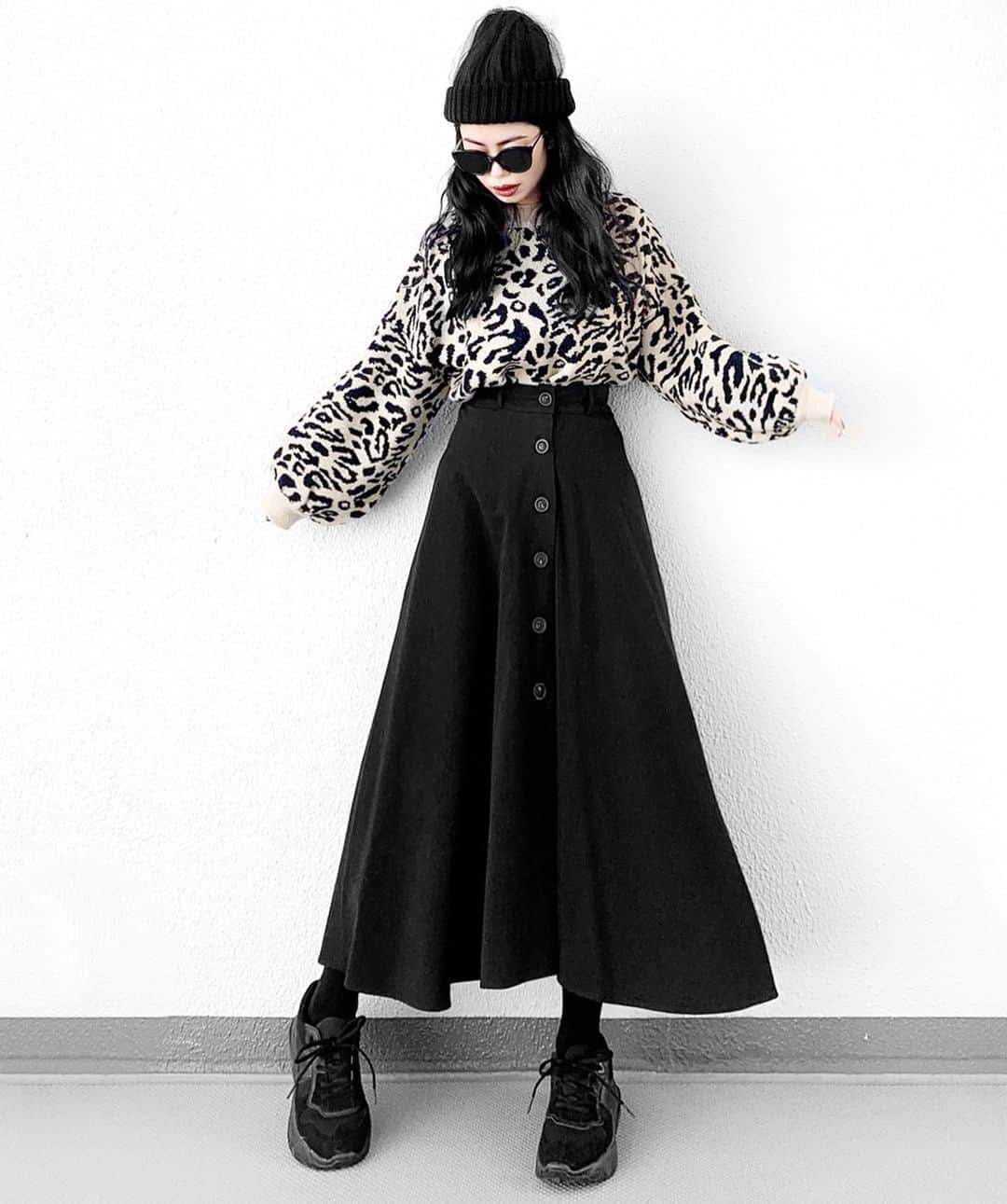 lve_xxxxのインスタグラム：「.﻿ .﻿ ヒョウ柄おばさん2020🐆﻿ ﻿ @lveu.official ﻿ ☑︎ Volume sleeve leopard knit﻿ ﻿ 袖元がボリューム感あり﻿ チクチクしない素材で着心地🙆‍♀️✧﻿ ﻿ スカートは @acym_official ﻿ 季節問わず着られるので﻿ これは、捕獲して大正解💯﻿ ﻿ スニーカーは @zara SALE戦利品✧﻿ ﻿ 靴紐が違うとご質問を頂いておりましたが﻿ 前投稿に記載しております様に﻿ 靴紐は付け替えました☺︎﻿ ﻿ そして、outerは毎度お馴染み😂﻿ @lveu.official ﻿ ﻿ ☑︎ Volumy eco down jacket﻿ ﻿ 1/6迄 ご予約特典300円OFF﻿ 送料無料クーポン兼用可﻿ ﻿ ﻿ その他コーデアイテム詳細は﻿ WEARをご覧くださいませ。﻿ ﻿ WEAR ： lvexxxx ﻿ 💻 https://wear.jp/sp/lvexxxx/﻿ ﻿ －－－－－－－－－－－－－－－－－－﻿ ﻿ 📢コメント頂ける際は、﻿ 最新投稿にお願い致します。﻿ ﻿ 過去投稿に頂いた際、気がつかない事もあり﻿ お返事致しかねる場合が御座います🙇‍♀ ️﻿ ﻿ ﻿」