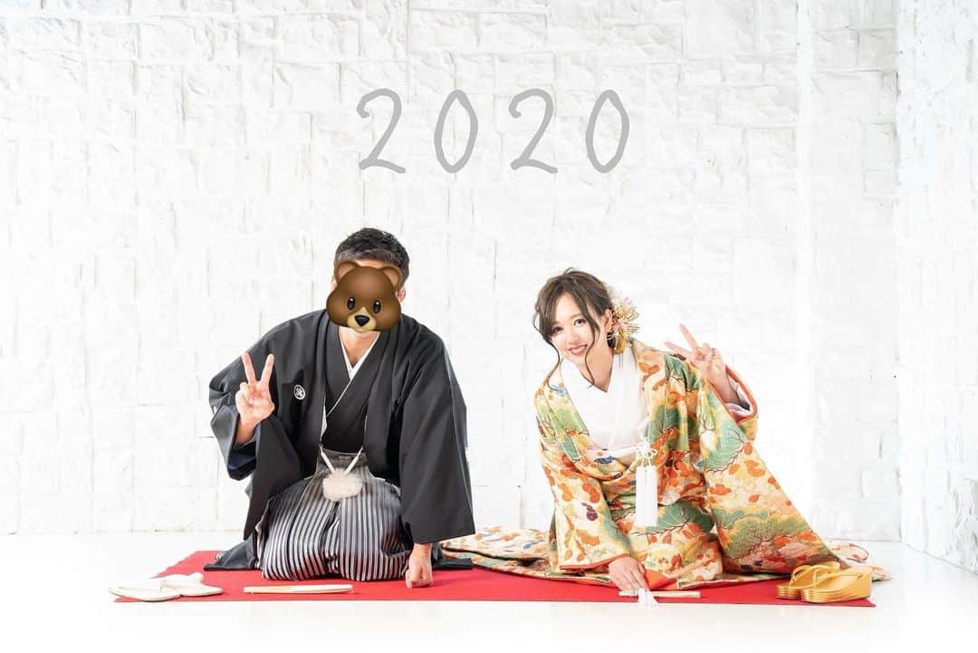 のインスタグラム：「ㅤㅤㅤㅤㅤㅤㅤㅤㅤㅤㅤㅤㅤ ㅤㅤㅤㅤㅤㅤㅤㅤㅤㅤㅤㅤㅤ あけましておめでとうございます🐭🎍 ㅤㅤㅤㅤㅤㅤㅤㅤㅤㅤㅤㅤㅤ 皆様はお正月なにして過ごしてるのかな﹖☺️ 私は毎年恒例の親族みんなでおばあちゃんの家に 集まって過ごしました👵🏻💕 ㅤㅤㅤㅤㅤㅤㅤㅤㅤㅤㅤㅤㅤ ㅤㅤㅤㅤㅤㅤㅤㅤㅤㅤㅤㅤㅤ 昨年は本当に幸せと笑顔溢れる年になったので 今年は昨年を超えるくらい笑顔と幸せで 溢れる年にしたいと思います☺️ ㅤㅤㅤㅤㅤㅤㅤㅤㅤㅤㅤㅤㅤ  今年もこんな私ですが何卒 よろしくお願い致します🙇‍♀️💕 ㅤㅤㅤㅤㅤㅤㅤㅤㅤㅤㅤㅤㅤ ㅤㅤㅤㅤㅤㅤㅤㅤㅤㅤㅤㅤㅤ 年越しは🐻さんお仕事で 私はカウンドダウンコンサートで お母さんと過ごしました☺️🎤 ㅤㅤㅤㅤㅤㅤㅤㅤㅤㅤㅤㅤㅤ 🐻さんとは一緒にはこせなかったけど、 この前撮りの時の色打掛がお気に入りなので 載せさせてください👘💕 ㅤㅤㅤㅤㅤㅤㅤㅤㅤㅤㅤㅤㅤ ㅤㅤㅤㅤㅤㅤㅤㅤㅤㅤㅤㅤㅤ 皆様にとって 笑顔が溢れる 素敵な1年になりますように...(*´꒳`*)🧡 ㅤㅤㅤㅤㅤㅤㅤㅤㅤㅤㅤㅤㅤ ㅤㅤㅤㅤㅤㅤㅤㅤㅤㅤㅤㅤㅤ #2020 #子年 ㅤㅤㅤㅤㅤㅤㅤㅤㅤㅤㅤㅤㅤ」