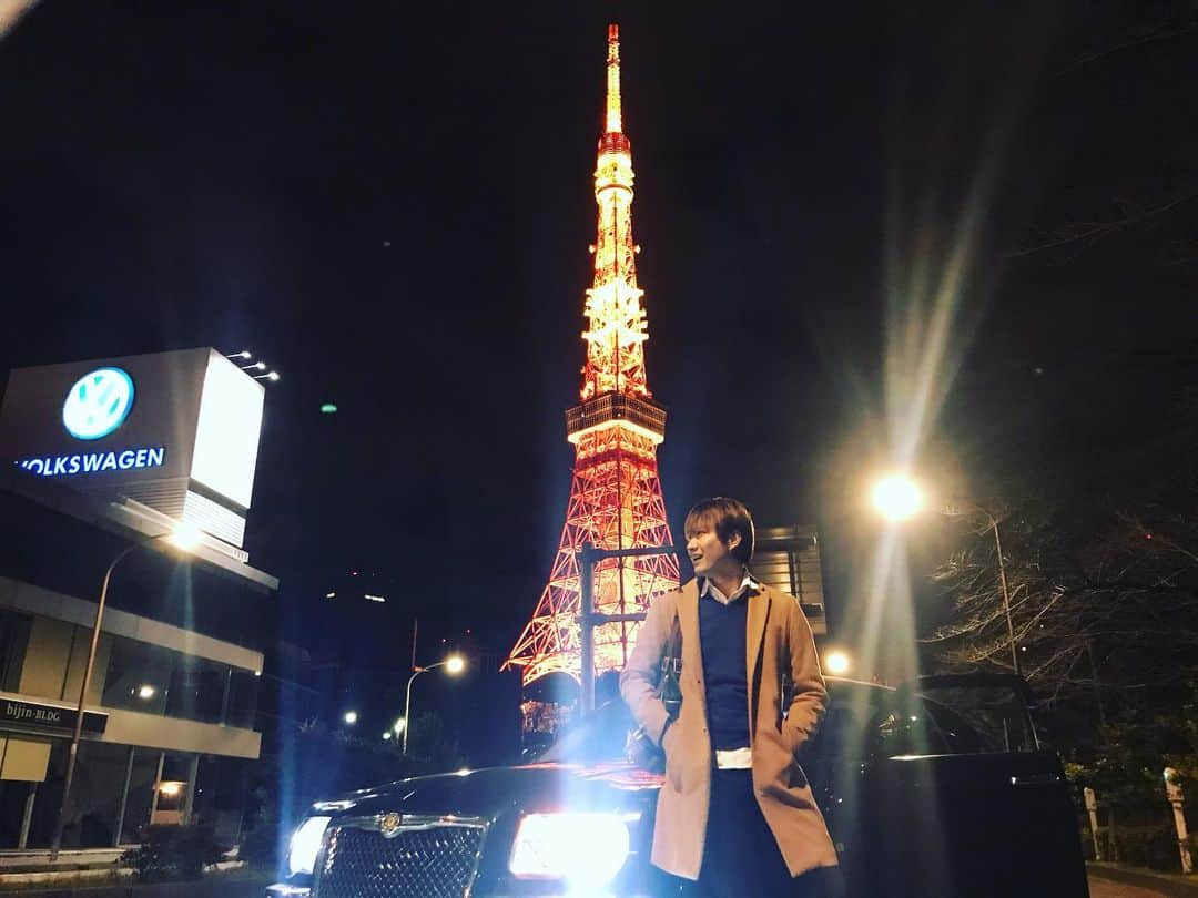 おにさん（ポケットウィズ）のインスタグラム：「これインスタグラマーっぽくね、これかこれなのか 200回近く投稿して初めてそれっぽいの撮れたよ  東京タワーで初日の出見る完璧プランあざますます☀️ #youtuber #uuum #あけおめ #ソフトテニス #ソフトテニス部 #fashion」