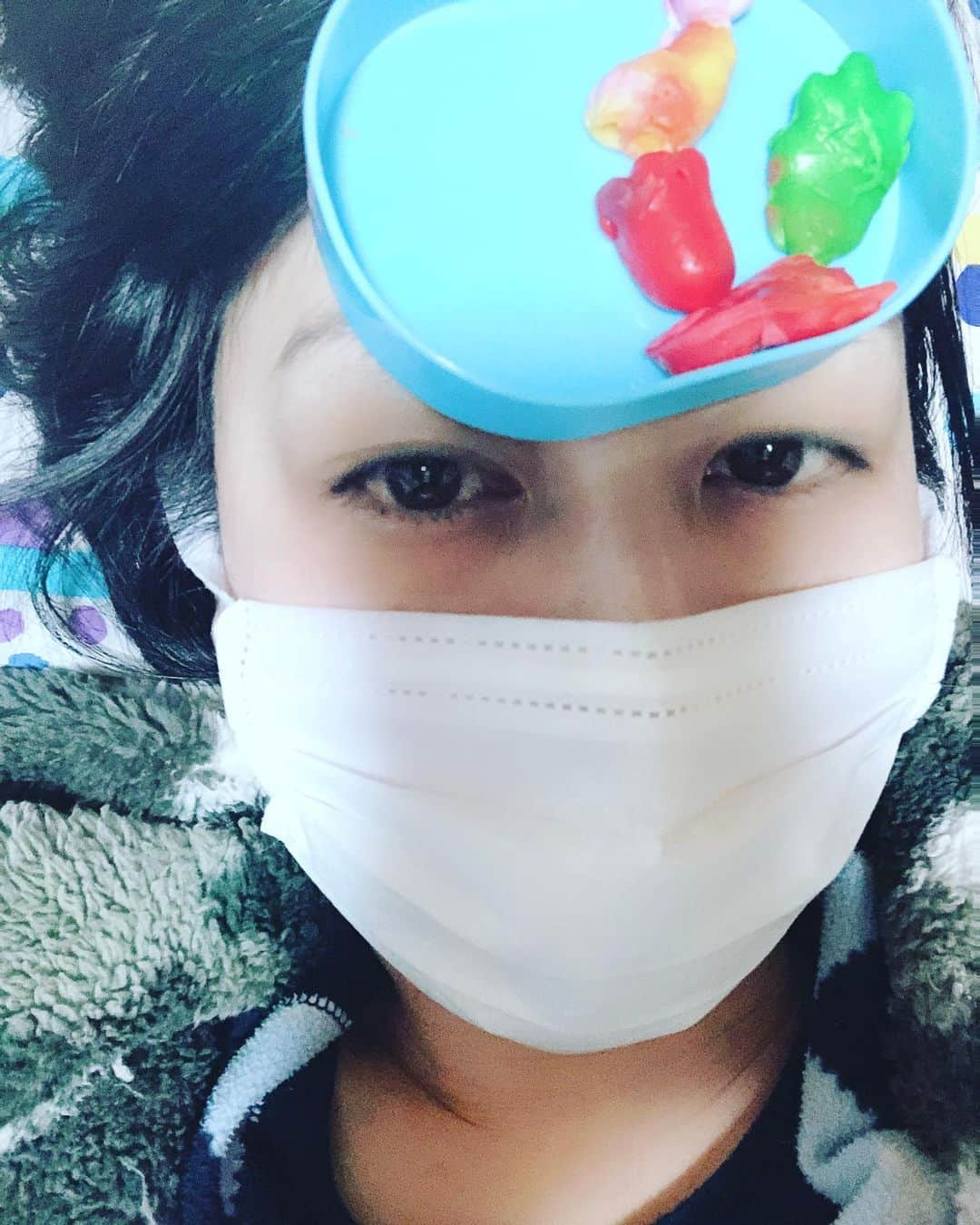 鳥居みゆきさんのインスタグラム写真 - (鳥居みゆきInstagram)「新年早々 熱出して寝てたら甥っ子に粘土置かれてた」1月2日 22時23分 - toriimiyukitorii