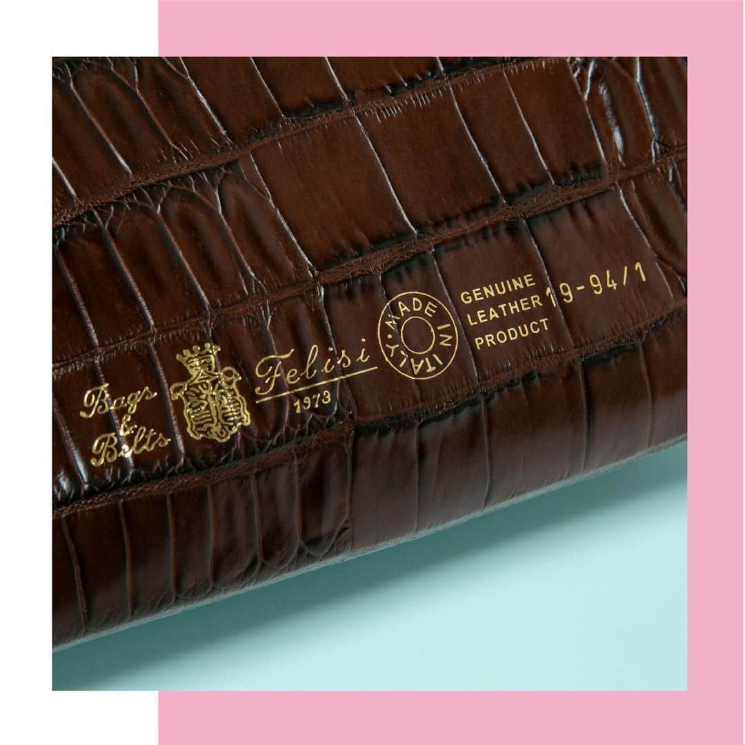 Felisi Japan 〔フェリージ〕さんのインスタグラム写真 - (Felisi Japan 〔フェリージ〕Instagram)「【バッグの細部にまで、フェリージらしい品格を。】 . 表地はアーカイブレザー、裏地には、フェリージの象徴である上質なナイロン素材を贅沢に使用。 . 革タグはいつもと違う、ハートのモチーフ。そして、大人っぽさを漂わせるゴールドの箔押しスタンプ。可愛らしさと大人っぽさのミックスは、唯一無二、フェリージならでは。 . . . #felisi #lollipop #limited #limitedcollection #holidayseason #bag #colorful #フェリージ #ロリポップ #カラフル #限定コレクション #バッグ #ホリデーコレクション #2020」1月2日 22時20分 - felisi_japan