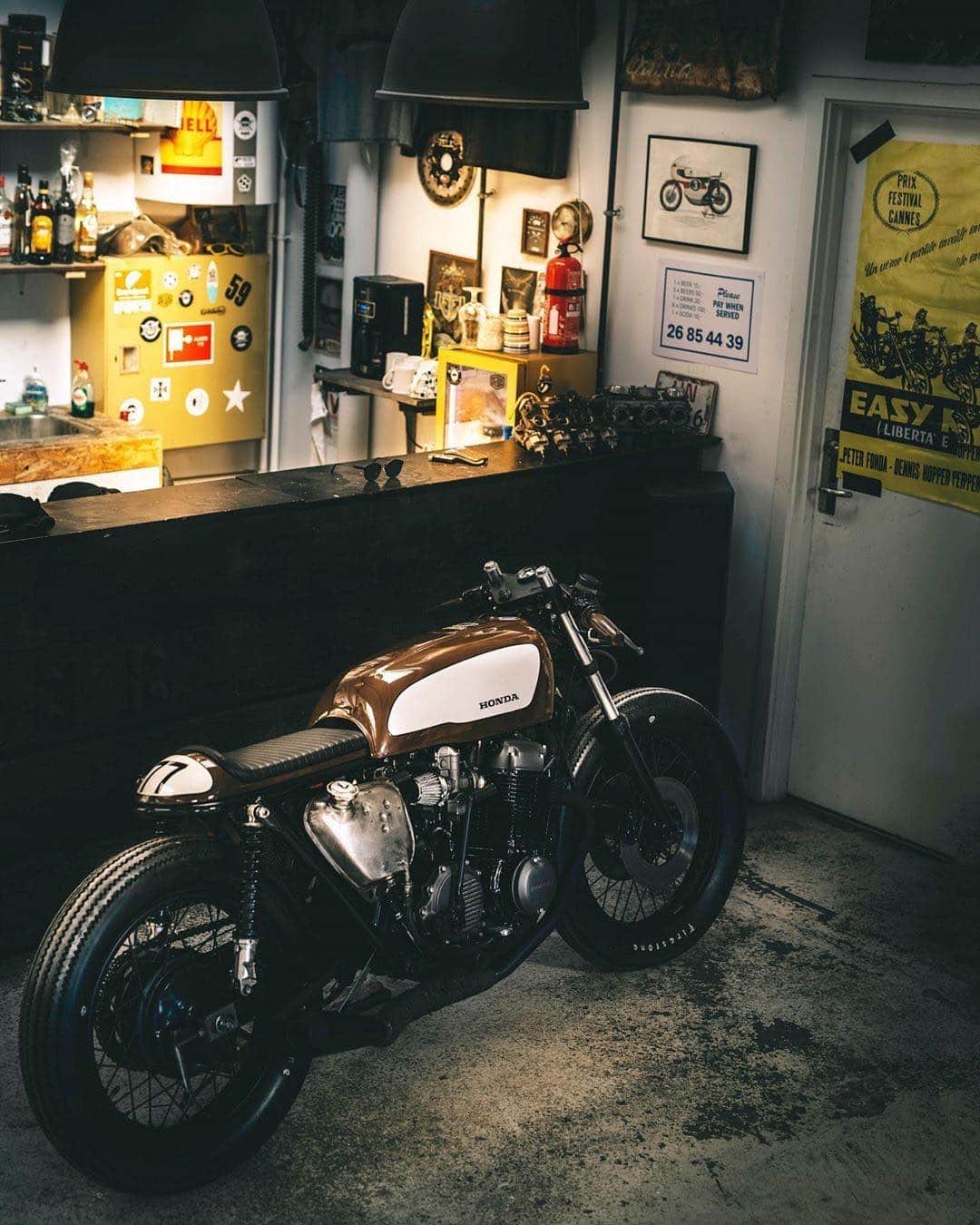 epidemic_motorsさんのインスタグラム写真 - (epidemic_motorsInstagram)「Cheers for Friday 💥 @relicmotorcycles」1月3日 3時53分 - epidemic_motors