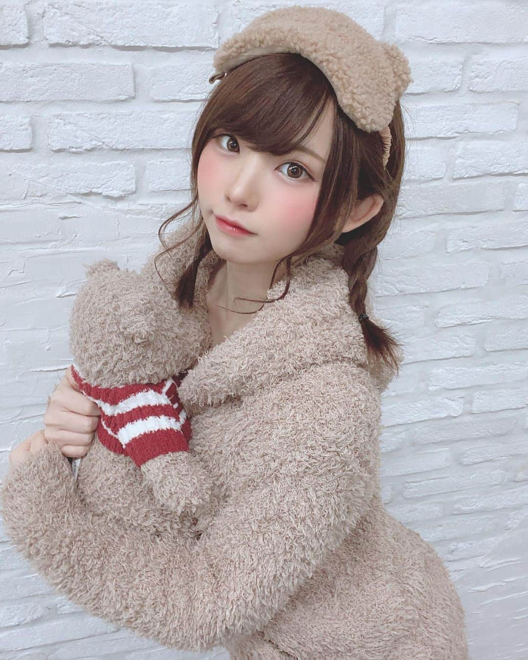 えなこさんのインスタグラム写真 - (えなこInstagram)「クマさんパジャマ🧸 #gelatopique #pajamas #japanesegirl」1月2日 22時36分 - enakorin