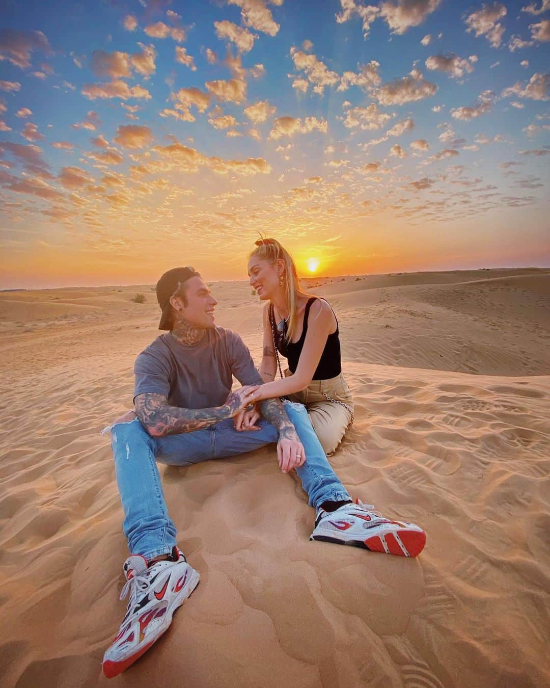 フェデスさんのインスタグラム写真 - (フェデスInstagram)「Io e te nel deserto ❤️」1月2日 23時16分 - fedez