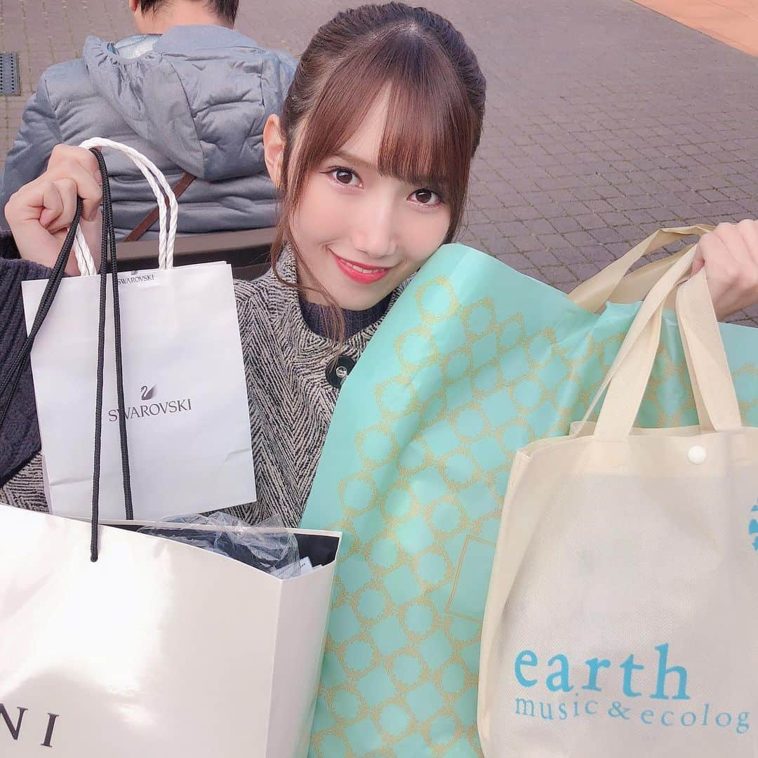 田中菜津美さんのインスタグラム写真 - (田中菜津美Instagram)「今日は鳥栖のアウトレットの 初売りに行ってきました😚 . 人の多さに圧倒されたけど 沢山買えたよ〜💕 . みんなは初売り行った？ . #ootd #2020年 #初売り #SALE #fashion #私服 #買い物 #鳥栖 #アウトレット」1月2日 23時17分 - natsumitanaka_0810