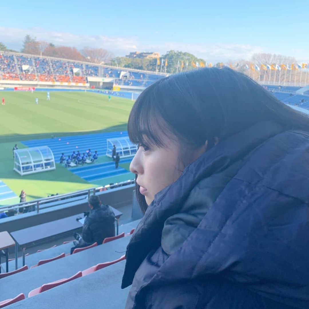 森七菜さんのインスタグラム写真 - (森七菜Instagram)「お正月2日目。みなさん、高校サッカー見てますかー⁉️﻿ 今日の日本テレビ「森七菜の高校サッカー魂」は、25:45〜26:15放送です⚽️ナナいろカメラのコーナーでは、鹿島アントラーズに内定している福島代表・尚志高校の染野唯月選手を取材させていただきました😊📹﻿ ぜひご覧ください〜〜✨✨﻿ ﻿ そして‼️27:00からはついに！！！ニッポン放送「森七菜のオールナイトニッポン0」﻿ 初めてのラジオパーソナリティー💕﻿ 放送中、ぜひ「#森七菜のラジオけっこうおもしろい」で呟いでください🤣🤣﻿ ﻿ #高校サッカー選手権 #応援マネージャー #森七菜の高校サッカー魂 #明日も試合観戦行きますよー﻿ #オールナイトニッポン0 #ANN0 #森七菜のラジオけっこうおもしろい ←#森七菜考案！笑﻿ #どちらもよろしくお願いしまーす！！！﻿ #今日のインスタ長い…#最後まで読んでくれてありがとうございます」1月2日 23時28分 - morinana_official