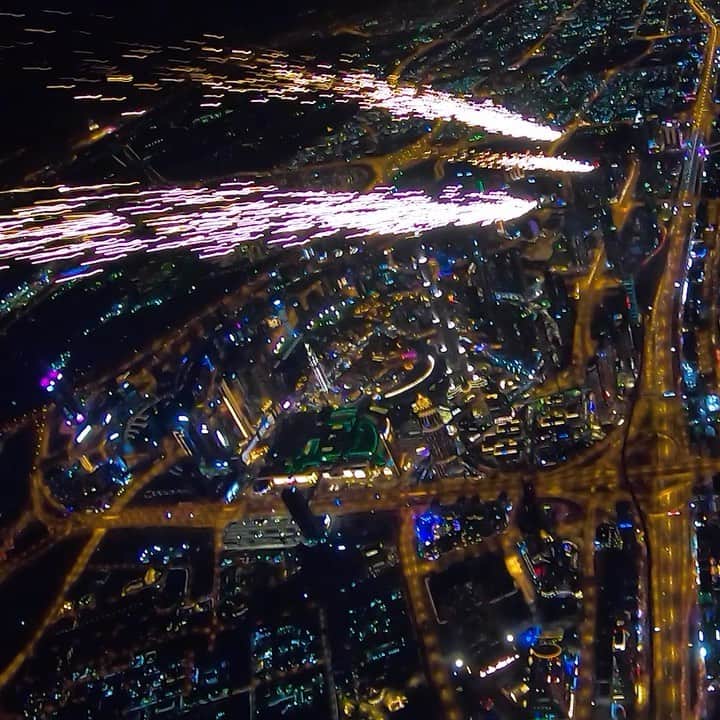 ドバイのインスタグラム：「Human Meteor Shower #Dubai」