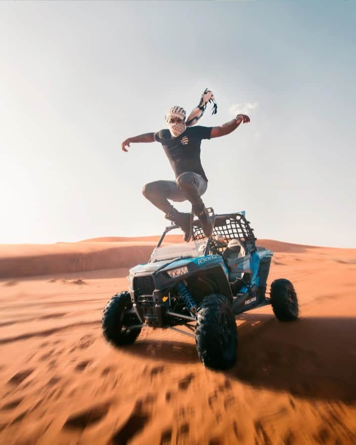 ジェイソン・デルーロのインスタグラム：「My career started at the beginning of the decade. What a dream my life has become. It had to exist in my mind before It was real. This is a start of a new year. Make this decade your b!+h! Whatever it is that you dream about will be yours with the right mindset. I believe in you, you should believe in you too! #HappyNewYear #DeruloDoesIt」